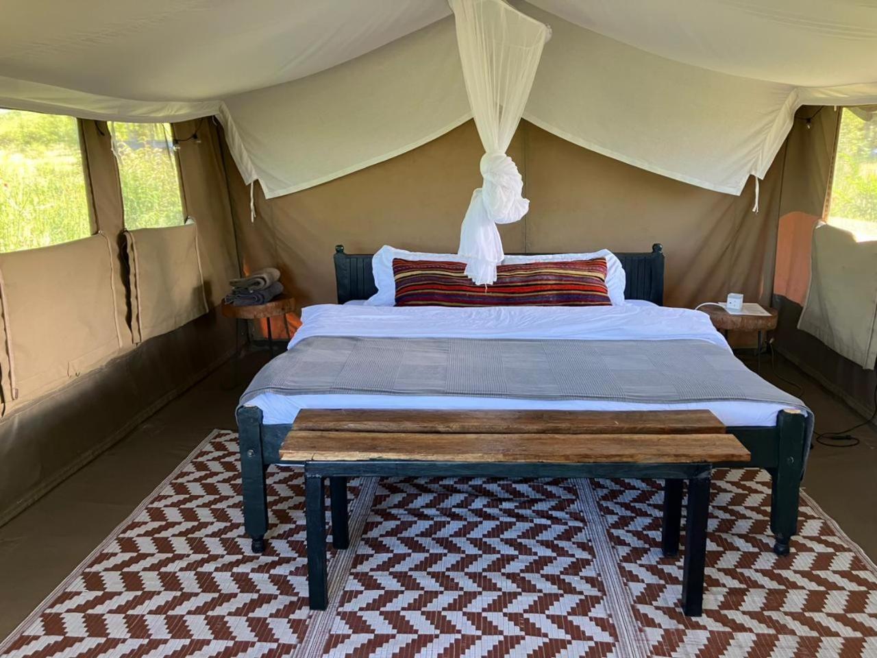 Отель Kambu Mara Camp Sekenani Экстерьер фото