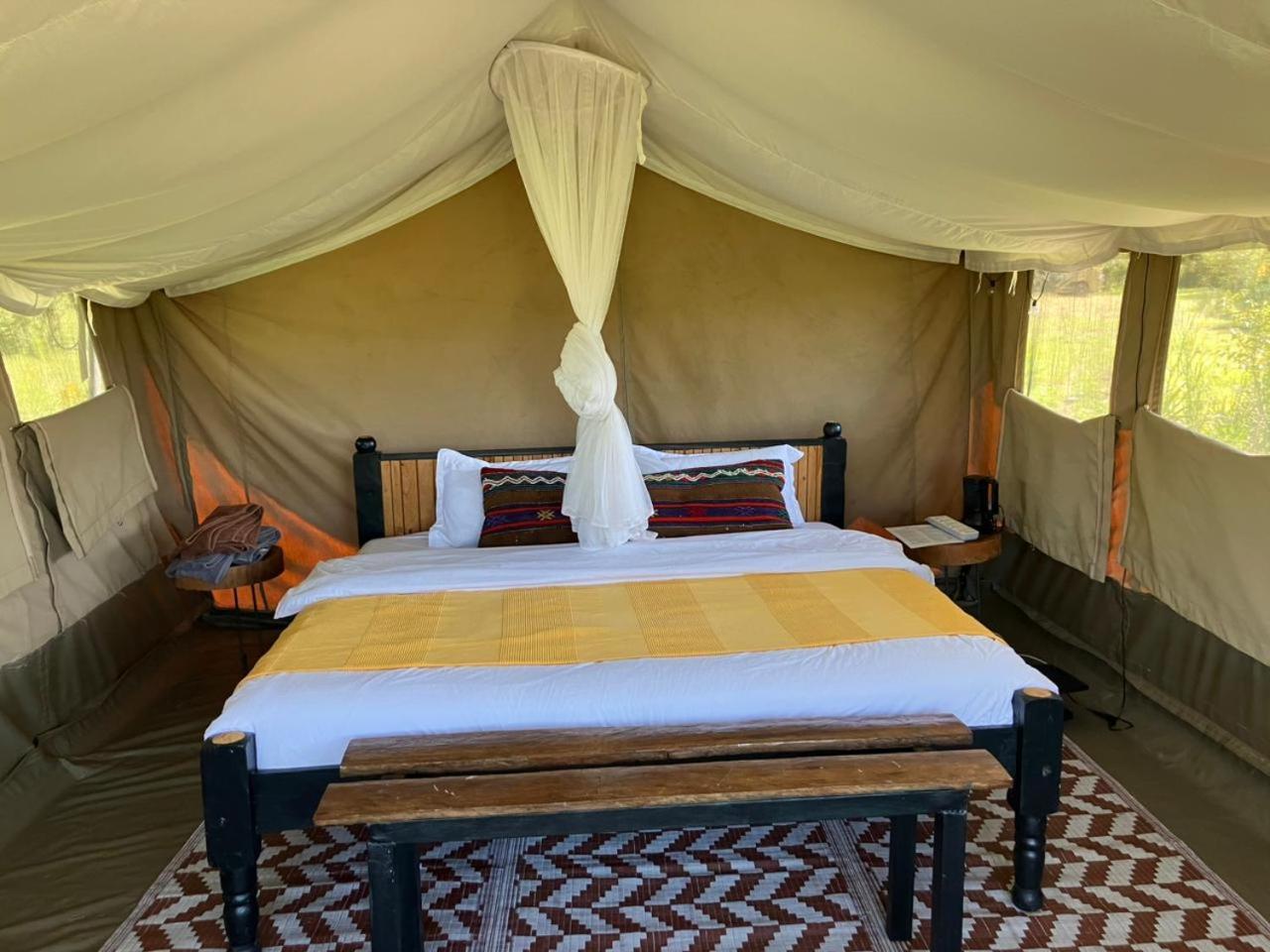 Отель Kambu Mara Camp Sekenani Экстерьер фото